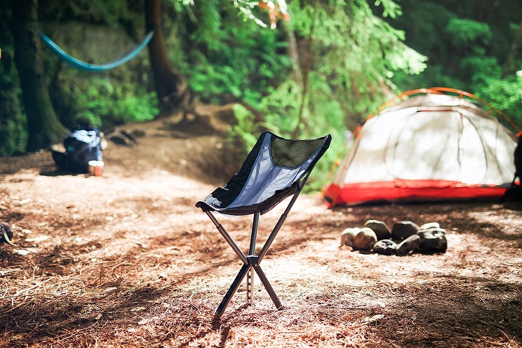 デンマーク発の世界最小＆最軽量クラスの 折りたたみイス【Campster