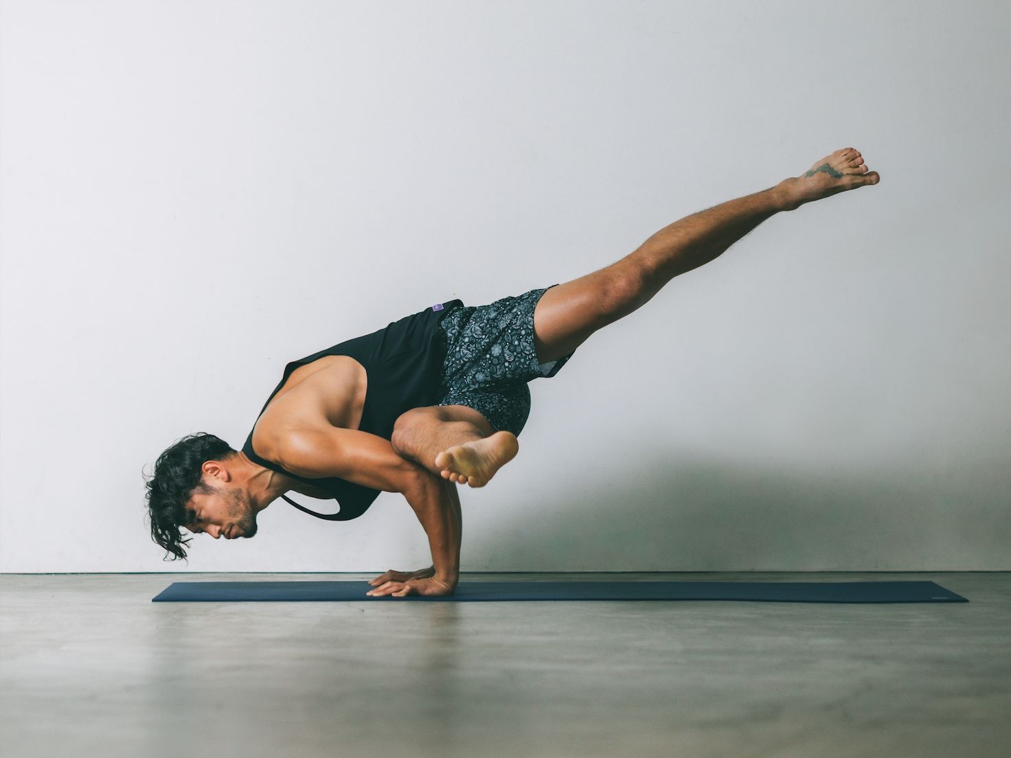 メンズヨガウェアブランド【DOYAVAILÀ（ドゥヤヴェイラ）】始動