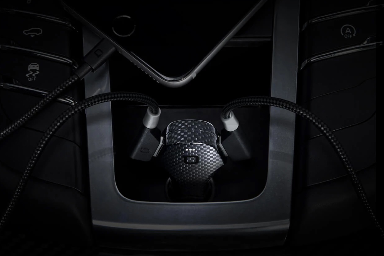 ZUS Smart Car Charger Carbon Fiber 大切な愛車の変化をスマホで確認