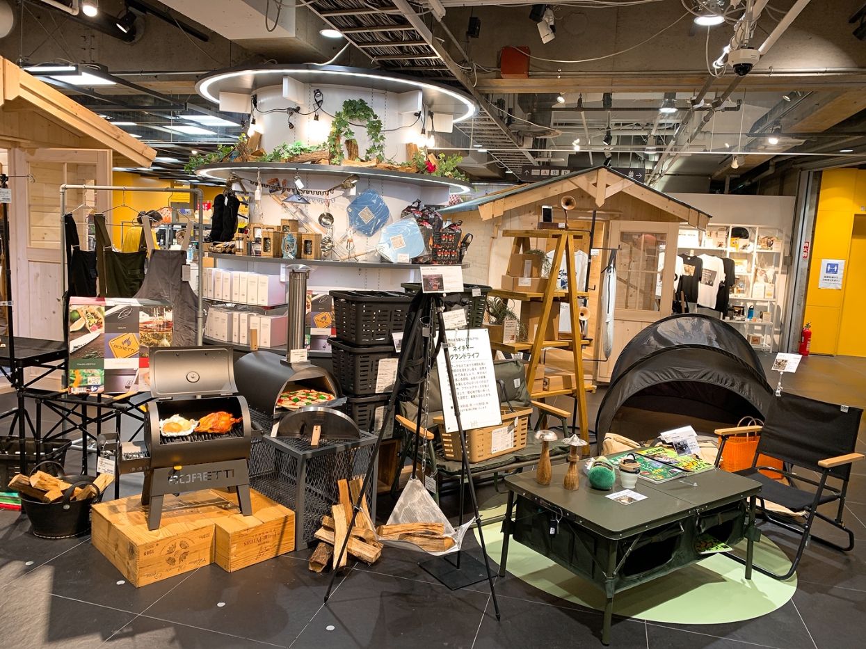 渋谷ロフトで初の“ミニログハウス”を販売！持ち運べるピザ釜や、コンパクトになるソファなども【ネイチャーグランドライフ】